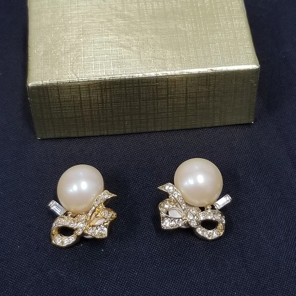 Vintage Nina Ricci  faux pearl clip on earrings